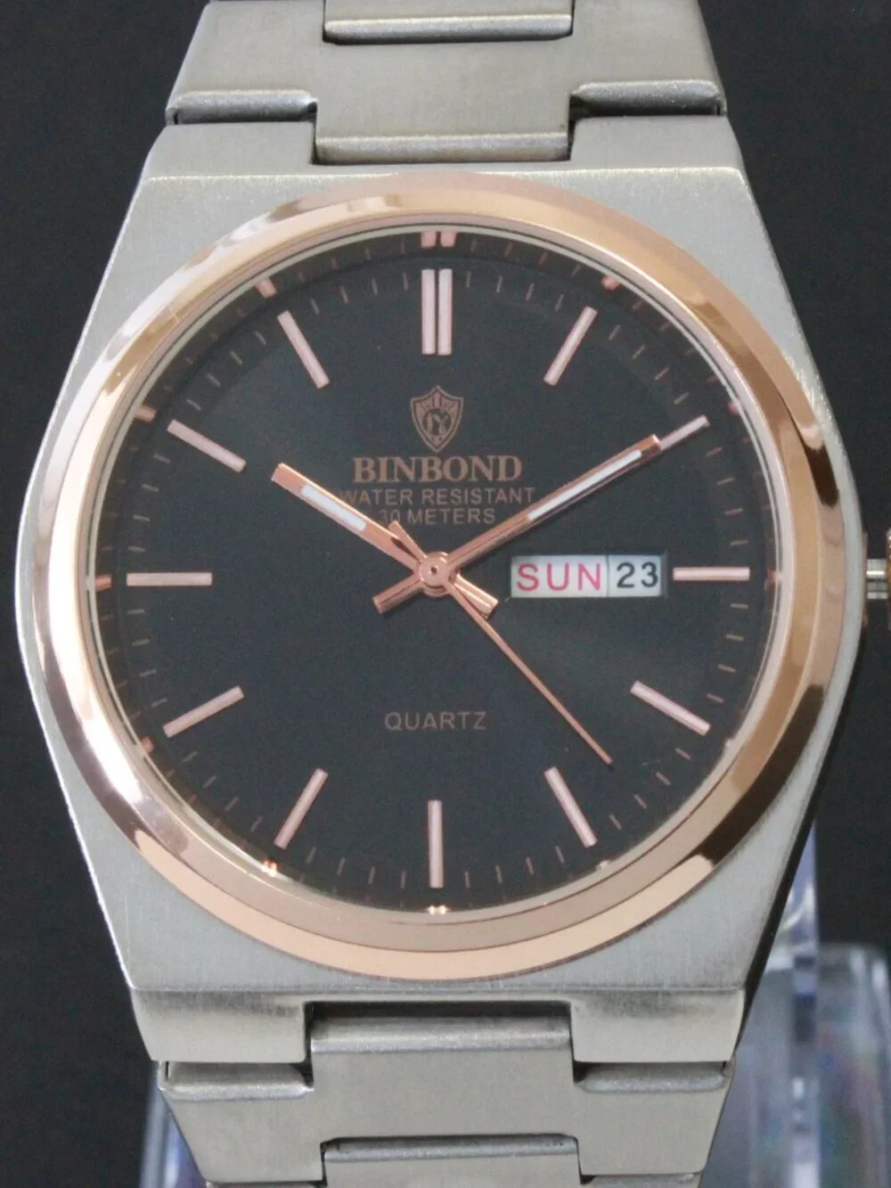 Men's Integrated Bracelet Sports Watch Stainless Steel Radiant Black Dial 40mm